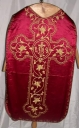 Ornement rouge 2 : chasuble, bourse de corporal, manipule, voile de calice