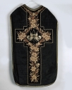 Ornement noir 2 : chasuble, étole, manipule, voile de calice, bourse de corporal