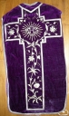 Ornement violet 2 : chasuble, étole, manipule et voile de calice