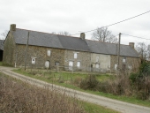 Alignement de maisons, le Gât (Gahard)