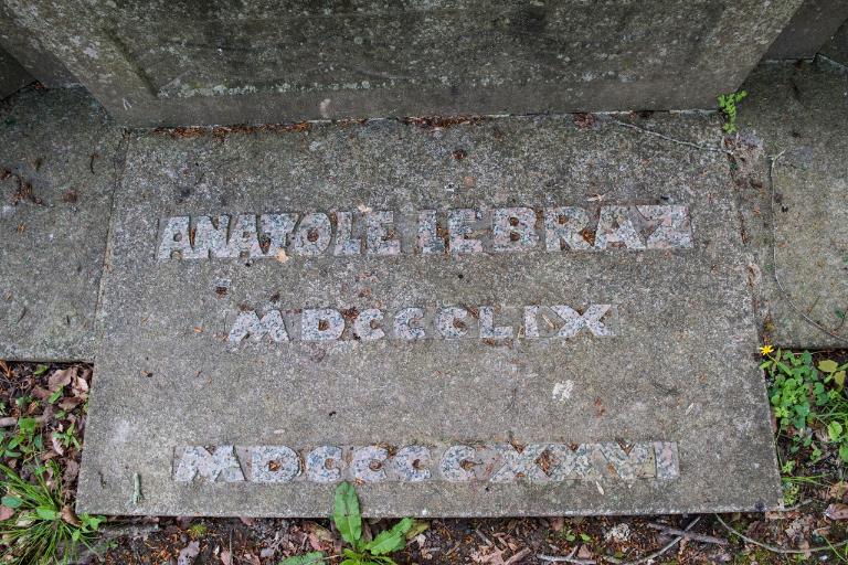 Monument funéraire et tombe de Anatole Le Braz, "Bois de l'Évêché" dit "Bois du Poète" (Tréguier)