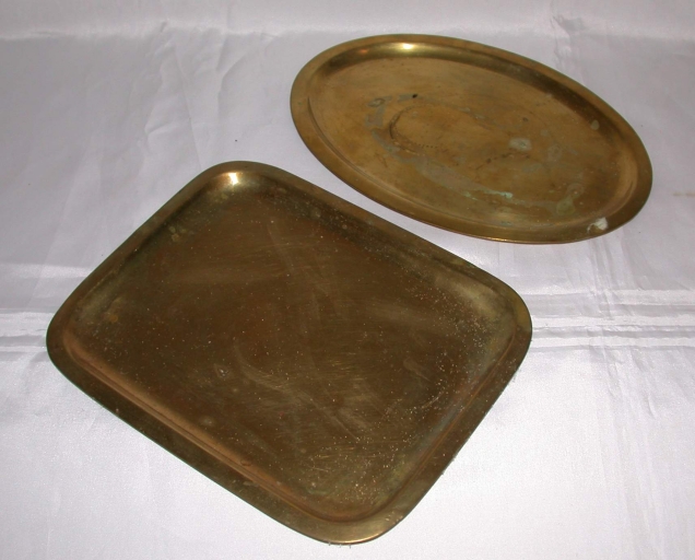 Ensemble de 2 plateaux de communion