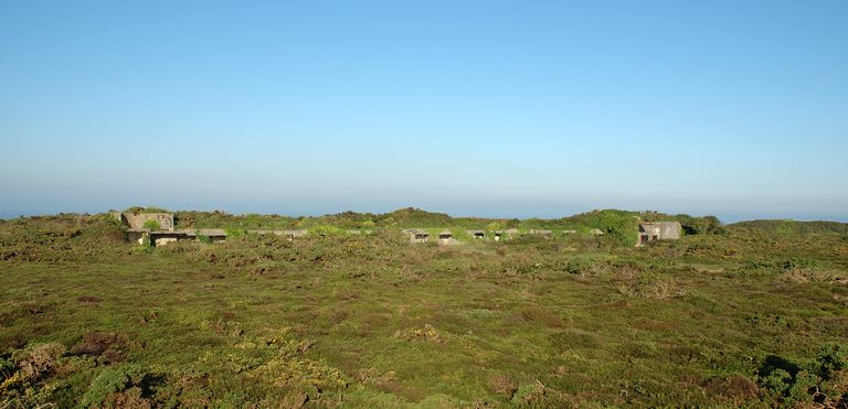 Batterie de 100 mm à tir rapide (4 canons M de 100 mm modèle 1881 TR sur affûts Vavasseur puis 4 canons M de 100 mm modèle 1897 TR sur affûts M modèle 1897 à pivot central), Pointe des Capucins (Roscanvel)