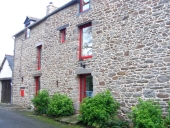 Alignement de maisons, la Ville Boutier (Miniac-Morvan)