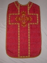 Ornement rouge 2 : chasuble, bourse de corporal, étole, voile de calice