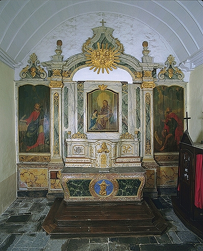 Ensemble de l'autel de la Vierge (autel, 2 gradins, retable, tabernacle, degré, bas-relief)
