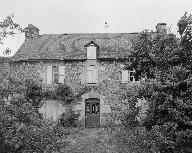 Presbytère, rue de l’Église (La Grée-Saint-Laurent)
