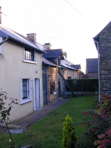 Alignement de cinq maisons, la Tenille (Pipriac)