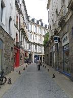 Rue Notre-Dame ou de la Porte-Neuve, puis rue de la Préfecture, puis rue de l'Hôtel de Ville, actuellement rue Emile Burgault (Vannes)