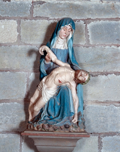 Groupe sculpté : Vierge de Pitié (La Ferrière fusionnée en Plémet en 2016)