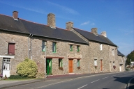 Les maisons, logis et fermes en alignement sur la commune de La Bouëxière