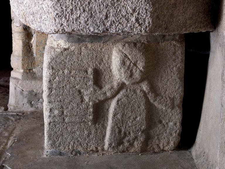 Bénitier, église de la Nativité de la Vierge (Les Fougerêts)