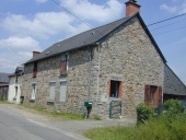 Alignement de deux maisons, la Croix Rompue (Feins)