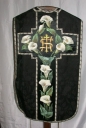 Ornement noir 3 : chasuble, étole, manipule, bourse de corporal et voile de calice