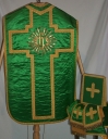 Ornement vert 3 : chasuble, bourse du corporal, étole, manipule, voile du calice