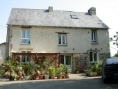 Alignement de maisons, Villery (Trévérien)