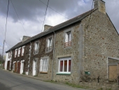 Alignement de maisons, rue d'Armor (Trévérien)