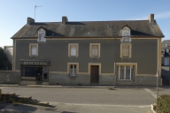 Maison à boutique, 8 rue de la Croix Faucheux (Saint-Erblon)