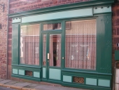 Maison à boutique, 5 rue de la Saulnerie (Montfort-sur-Meu)