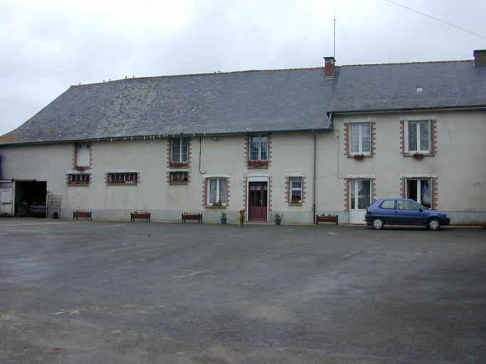 Ferme, les Champs (Montreuil-le-Gast)
