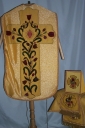 Ornement doré 2 : chasuble, étole, manipule, voile de calice, bourse de corporal
