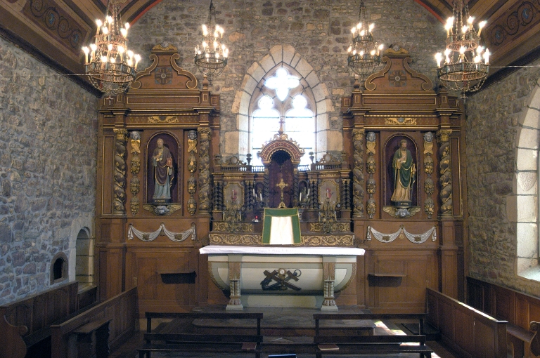 Ensemble du maître-autel : autel, tabernacle, exposition, 2 gradins d'autel, retable, 4 degrés d'autel