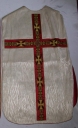 Ornement blanc 2 : chasuble, bourse de corporal, étole, voile de calice