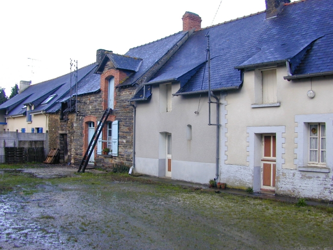 Alignement de maisons, Courteville (Pipriac)