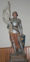 Statue sur socle (grandeur nature) : sainte Jeanne d'Arc