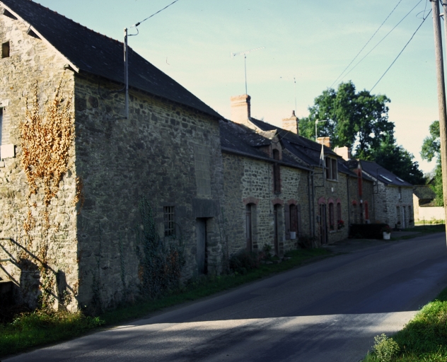 Alignement de maisons, la Glénais (Saint-Malo-de-Phily)