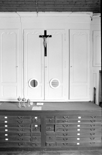 Meuble de rangement pour objets liturgiques