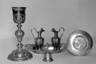 Calice, patène, burettes, plateau à burettes, clochette (chapelle)