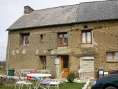 Alignement de maisons, les Bois (Trévérien)
