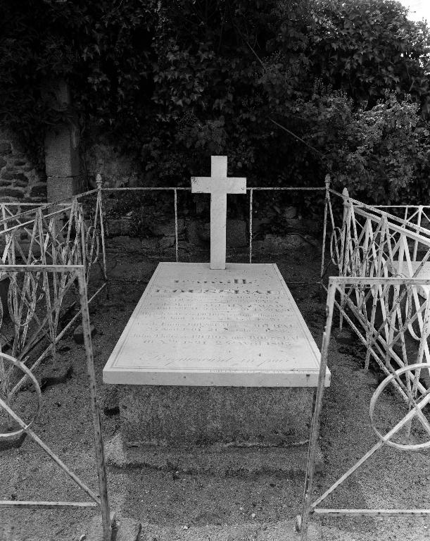 Tombeau de Louis Rousseau, cimetière non étudié (Tréflez)