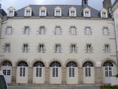 Couvent du Père Eternel, puis Maison de la Charité de Saint-Louis, et clinique Saint-Louis, 18 place Théodore Decker ; rue Madame Molé ; avenue du maréchal de Lattre de Tassigny (Vannes)