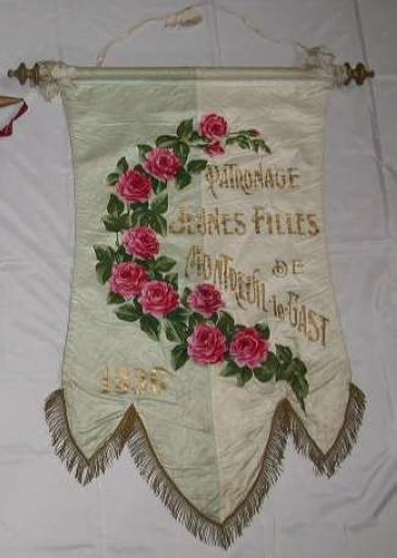 Étendard du Patronage de Jeunes Filles de Montreuil-le-Gast