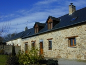 Alignement de maisons, le Rocher aux Cours (Ercé-près-Liffré)