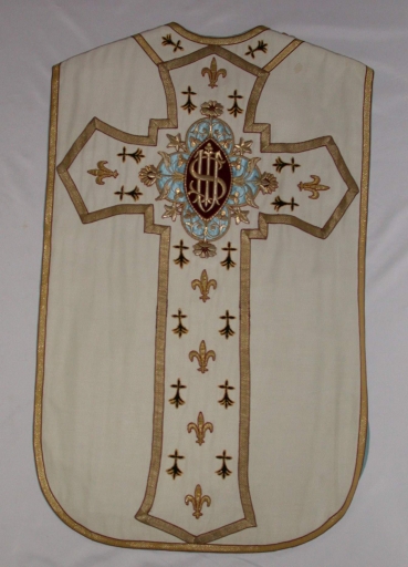 Ornement blanc 1 : chape, chasuble, bourse de corporal, étole, voile de calice, étole pastorale