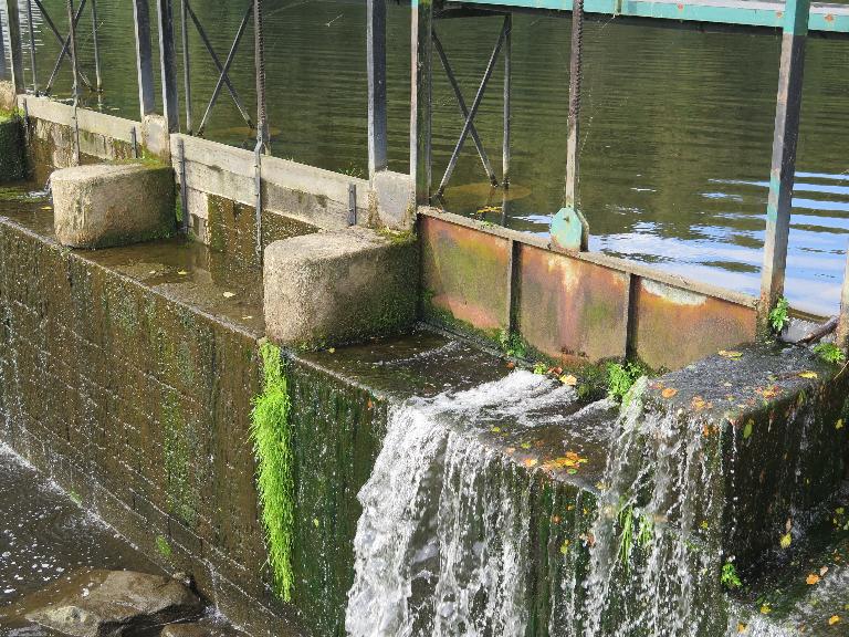 Canal du Blavet, les déversoirs