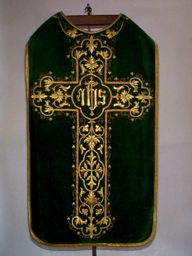 Ornement vert 1 : chasuble, bourse de corporal, étole, manipule, voile de calice