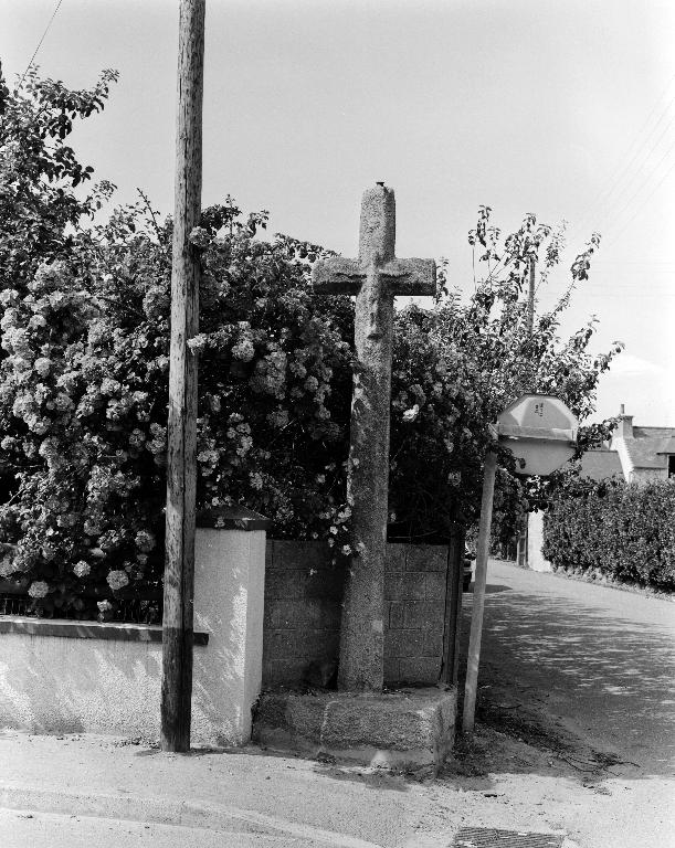 Croix monumentale, dite Croas Hir, cité de Croas Hir (Plouescat)