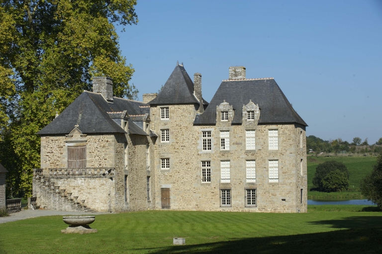 Château de Saint-Brice, dit autrefois château de la Motte (Saint-Brice-en-Coglès fusionnée en Maen Roch en 2017)