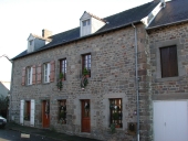 Maison, 10-12 place du Champ de Derrière (Combourg)