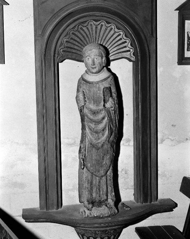 Statue : saint Jean Discalcéat, chapelle du Calvaire, dans le cimetière non étudié (Plouescat)