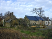 Alignement de logis, Pinguily (Sixt-sur-Aff)