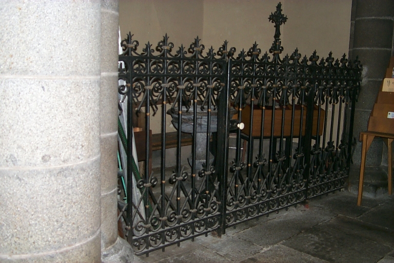 Clôture des fonts baptismaux