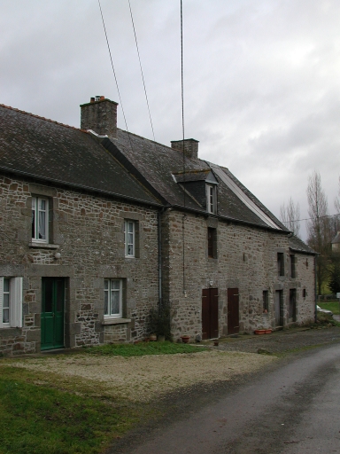 Alignement de maisons, les Champs Rouault (Saint-Pierre-de-Plesguen fusionnée en Mesnil-Roc'h en 2019)