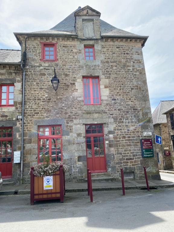 Maison, 11 rue de la Filanderie ; 2 rue Porte Bertault (Bécherel)