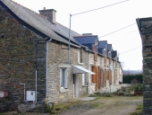 Alignement de quatre maisons, la Guérinais (Pipriac)