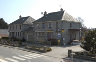 Mairie et poste, 19 et 21 avenue Alexis Rey (Montreuil-sur-Ille)